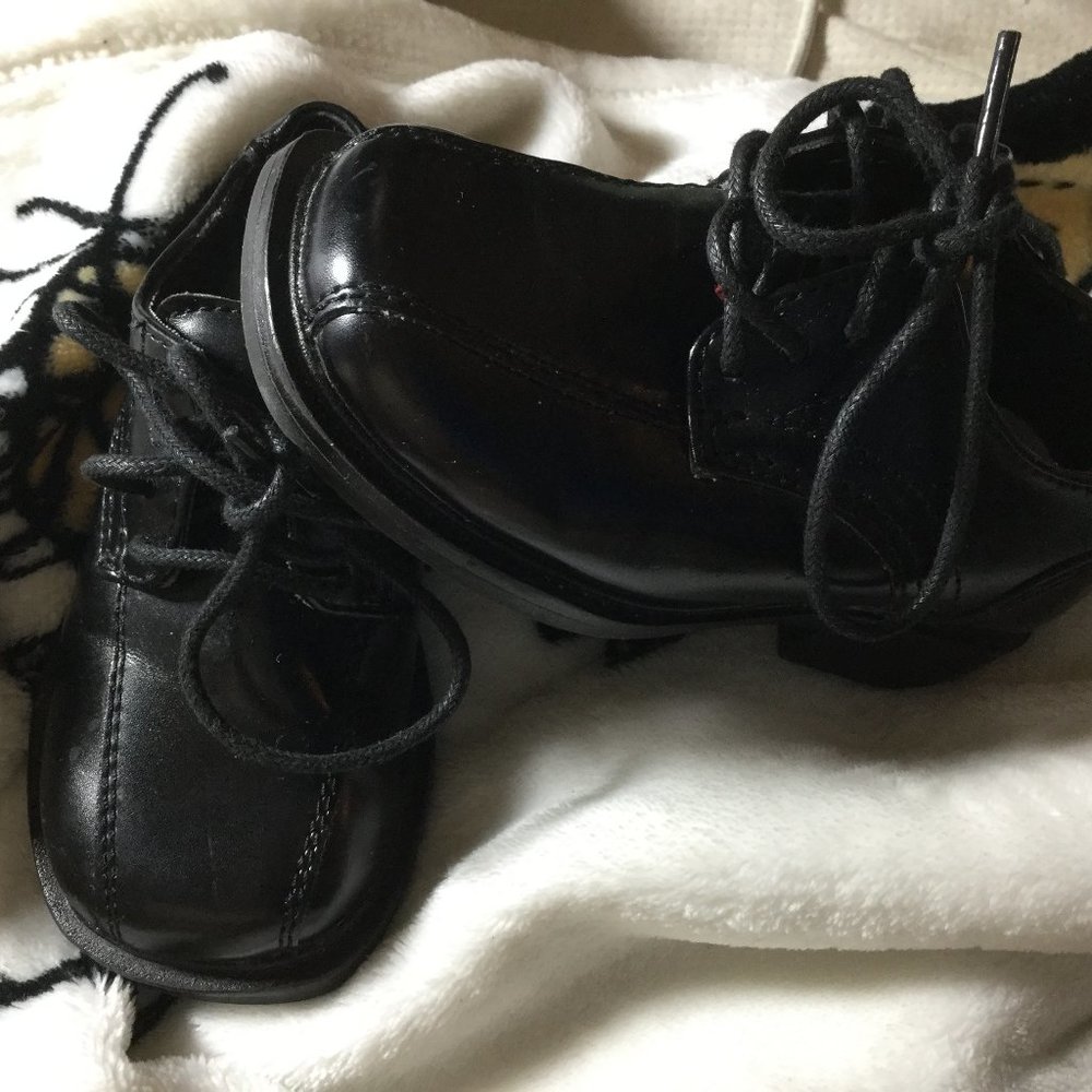 Deer Stags Gabe Dress Shoes in Black, Infant/Toddler Size 7, GREAT Condition!